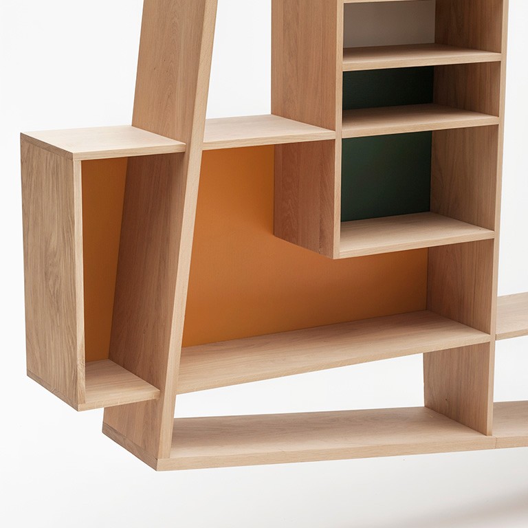 MEUBLE EN BOIS MASSIF